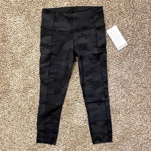 NWT Lululemon Fast and Free HR Crop 23” Camoflauge Sz 8